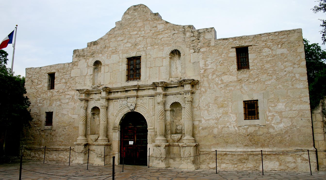El alamo San Antonio things to do redcoach usa