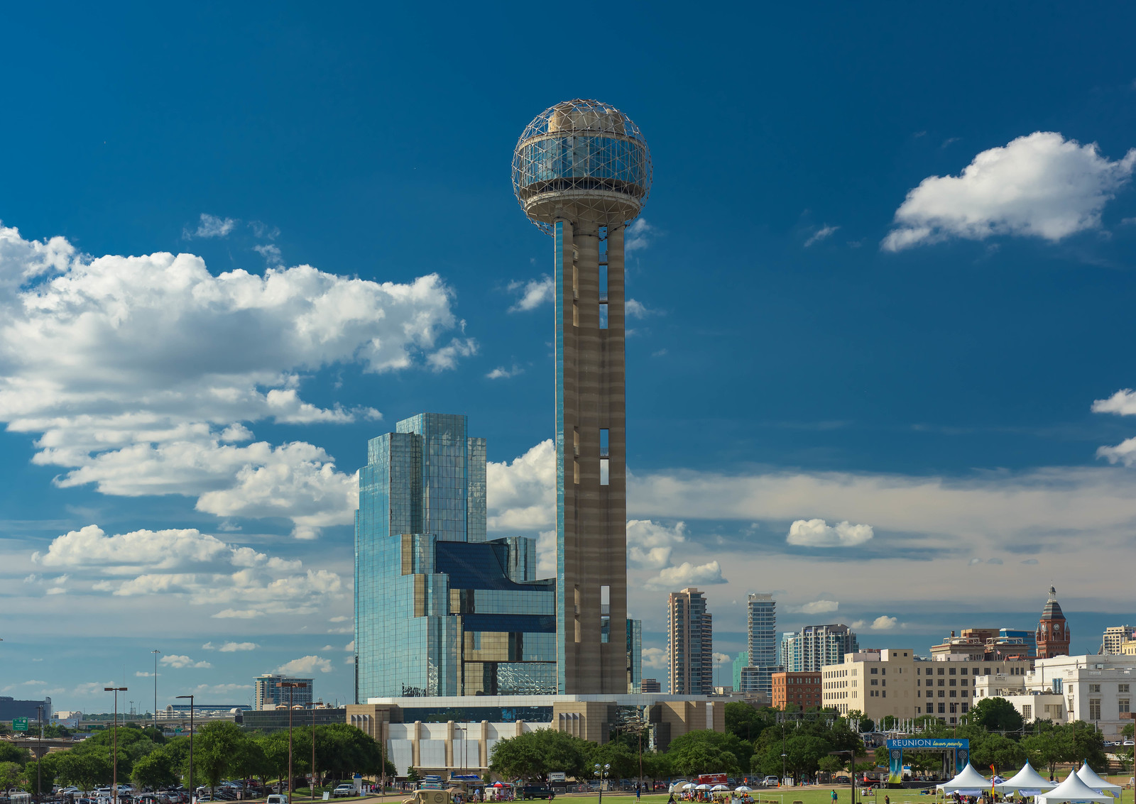 reunion tower hotel bus trip